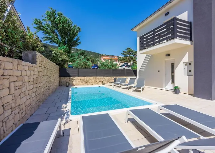 ヴィラ Near The バスカ