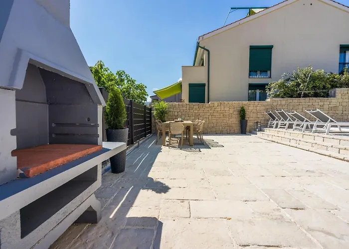 Near The * バスカ